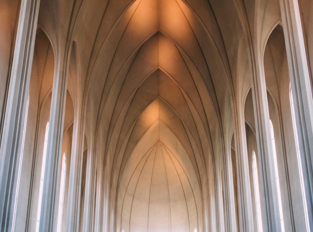 Timeless & Meaningful Front Thigh Tattoo Concepts